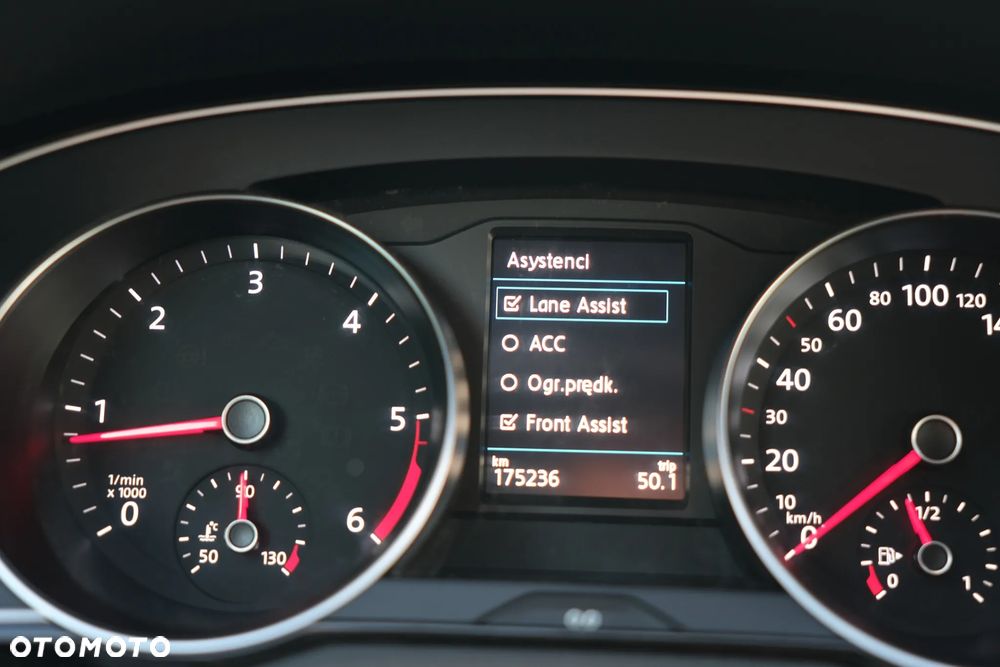 Volkswagen Passat 2.0 TDI Business DSG - 30