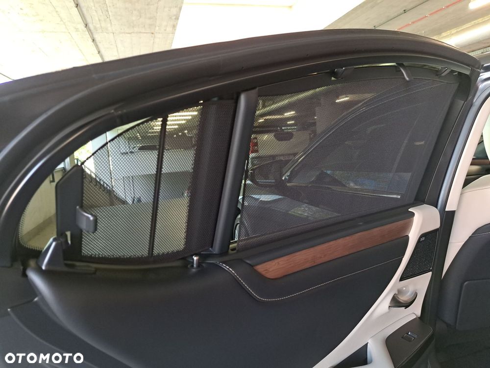 Lexus ES 300h Omotenashi - 39