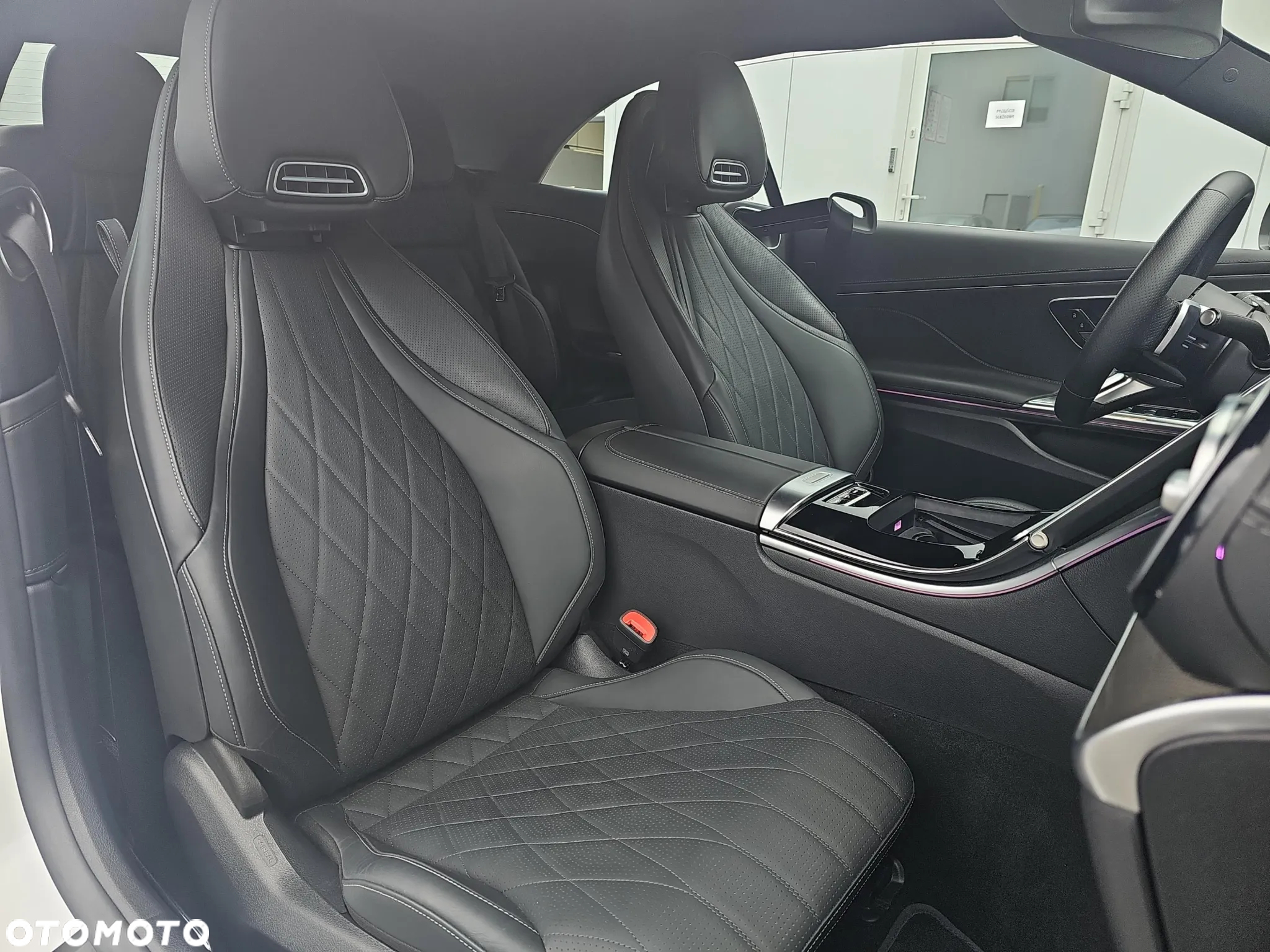 Mercedes-Benz CLE 300 4Matic Cabrio 9G-TRONIC - 12