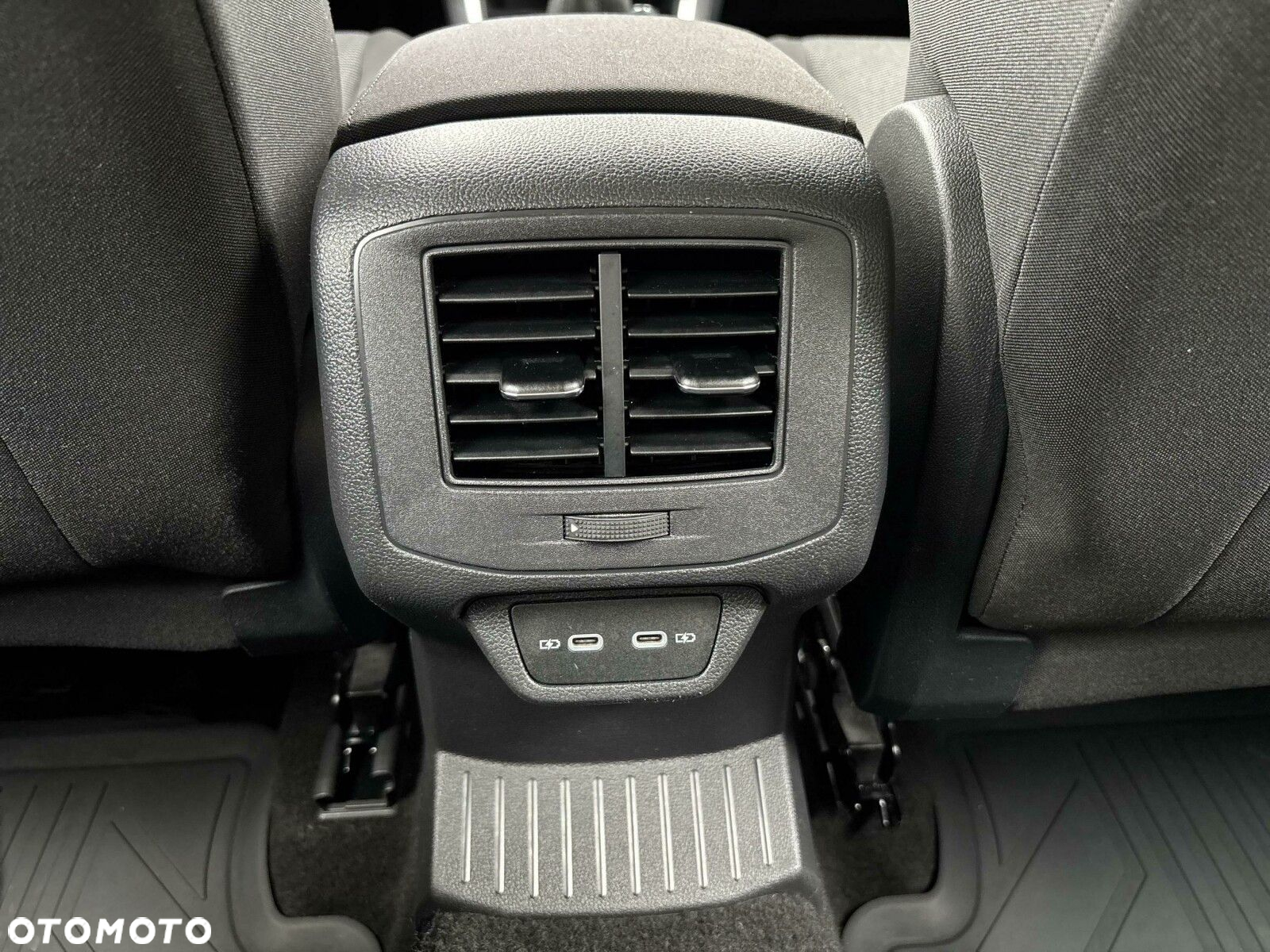 Volkswagen T-Roc - 27
