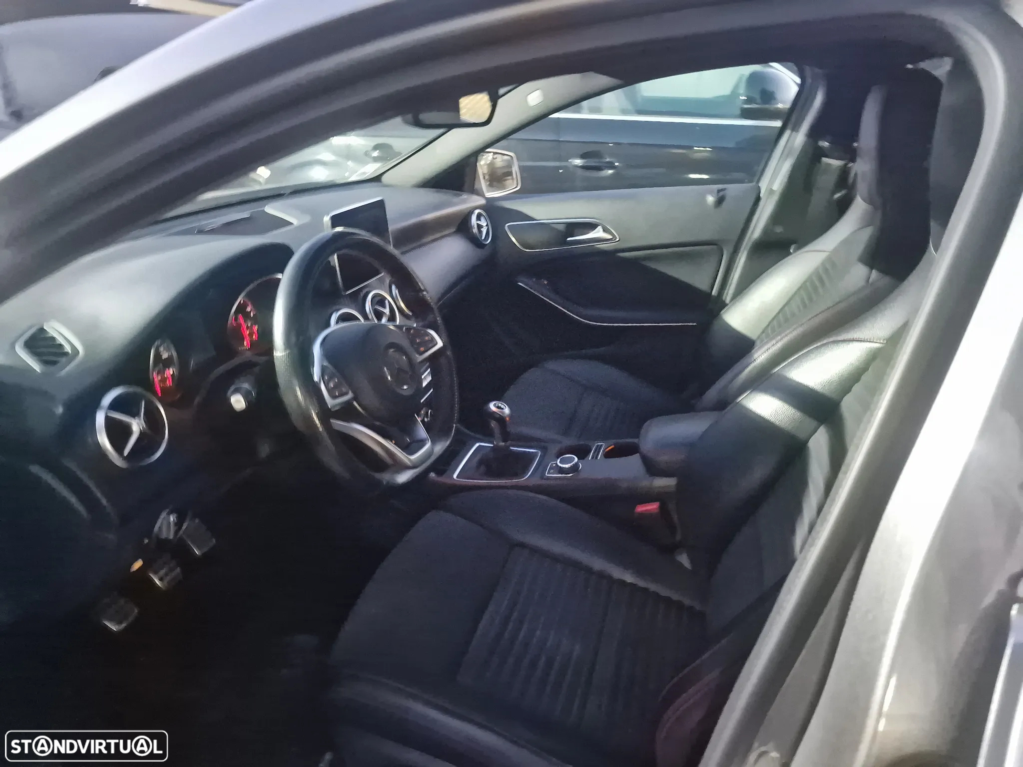 Mercedes-Benz A 200 d AMG Line - 12