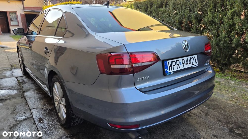 Volkswagen Jetta - 3