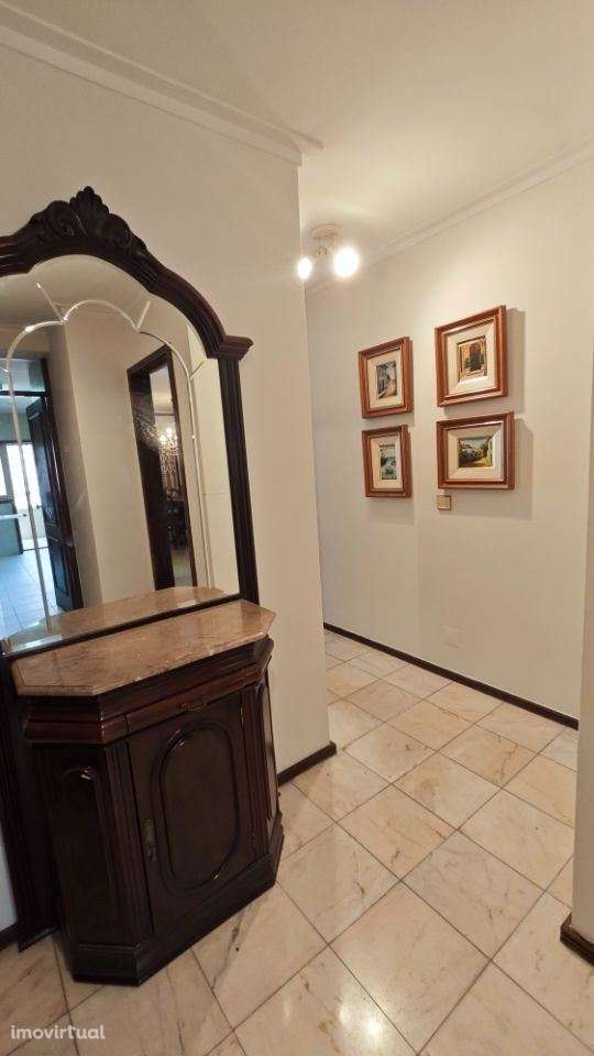 T-2 / Mobilado e Equipado / Av. República / Centro/ Gaia - Grande imagem: 5/14