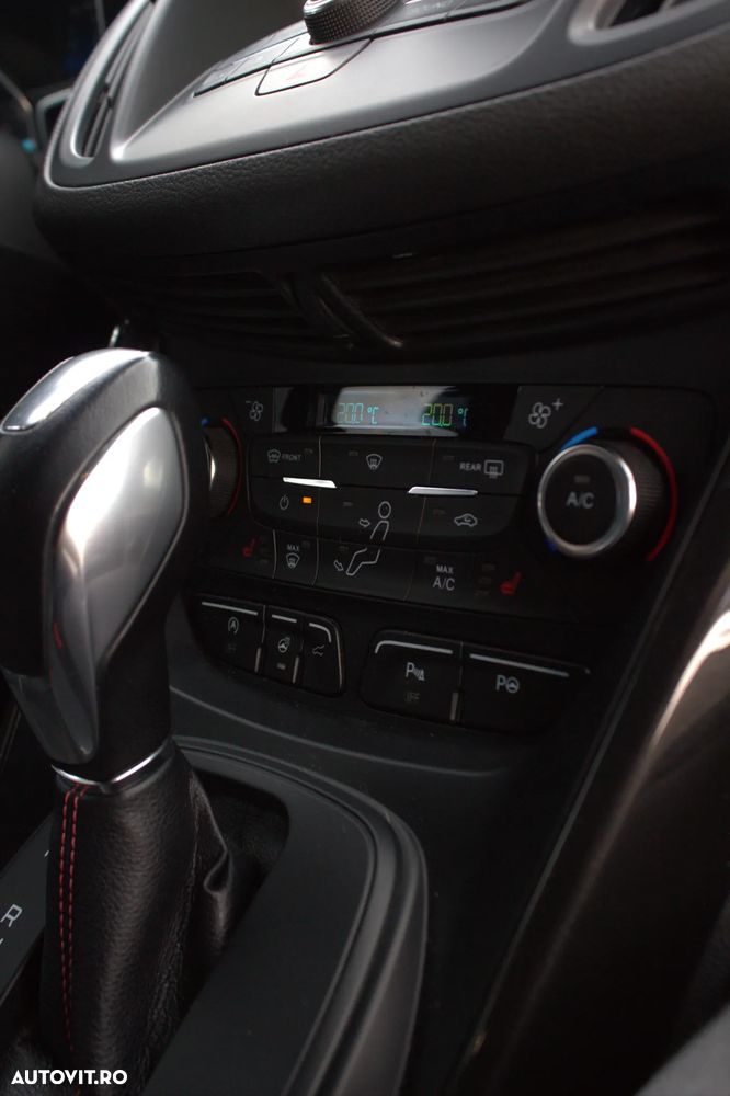 Ford Kuga 2.0 TDCi 4WD Powershift ST-Line - 11
