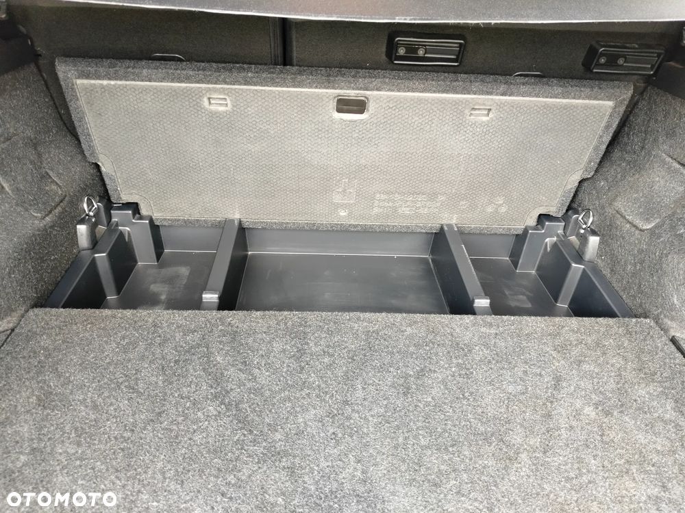 Toyota Auris 1.6 Selection - 14