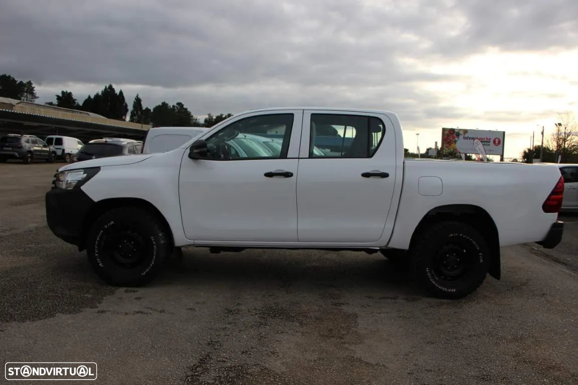 Toyota Hilux 2.4 D-4D 4WD CD CM - 9