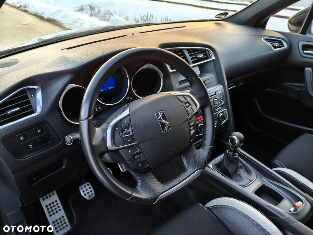 Citroën DS4 HDi 165 SoChic - 23