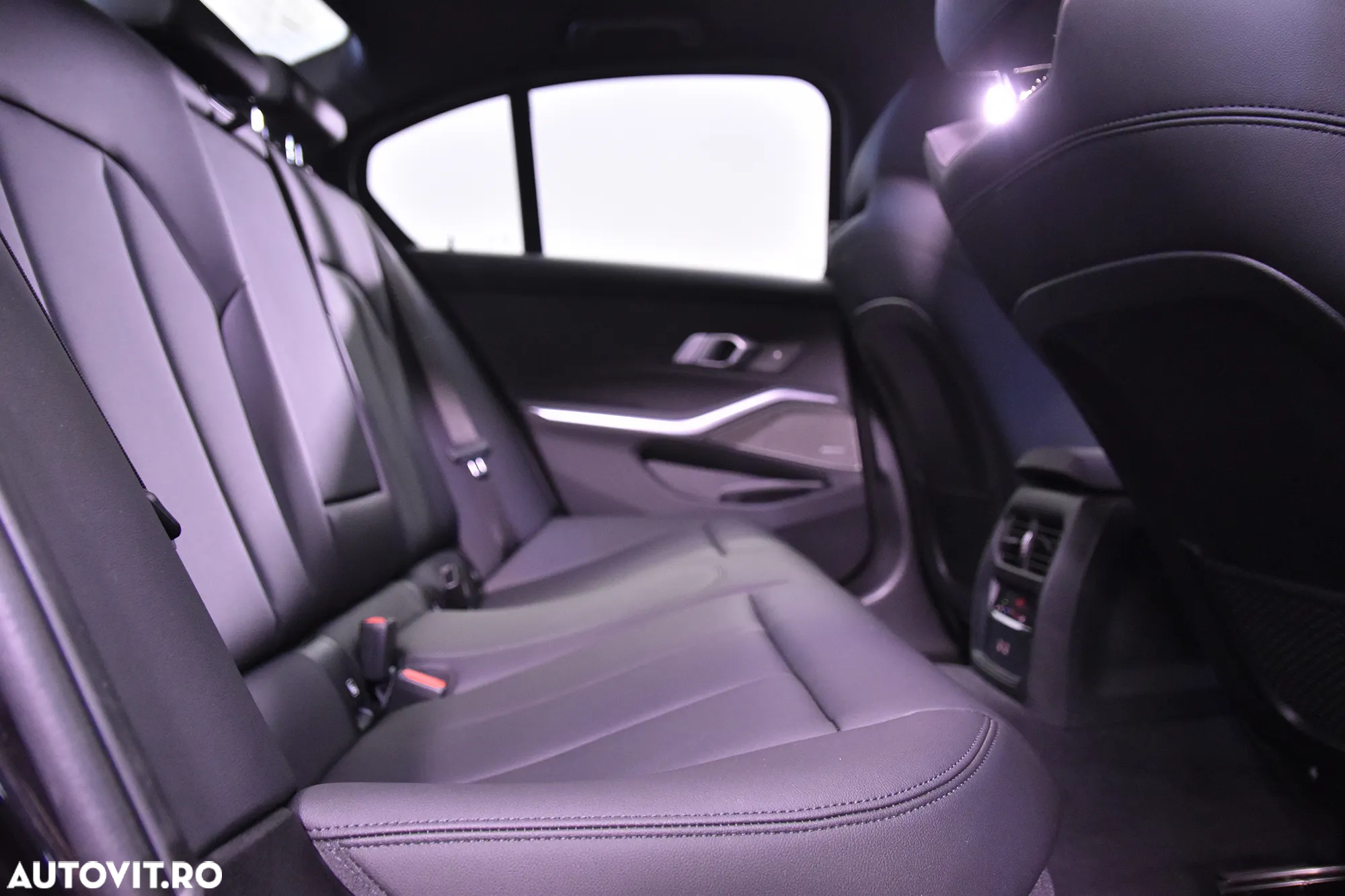 BMW Seria 3 320i AT - 12