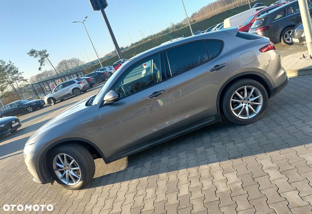 Alfa Romeo Stelvio - 2