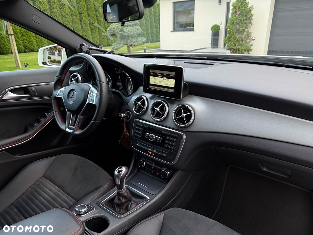 Mercedes-Benz GLA 200 AMG Line - 36