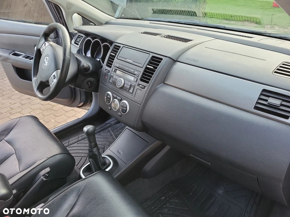 Nissan Tiida 1.6 Visia - 32