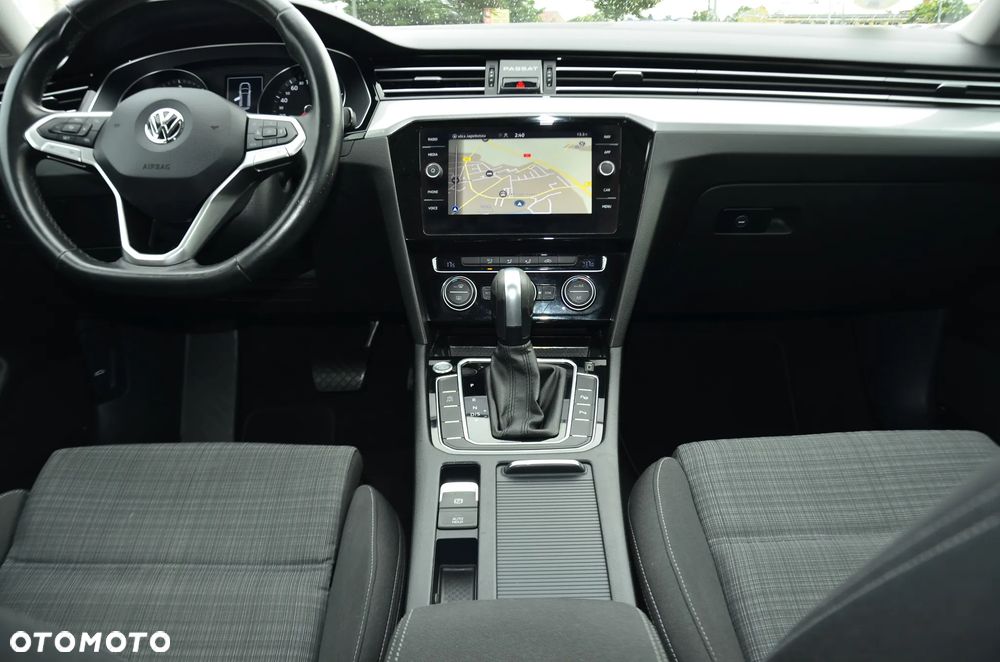 Volkswagen Passat - 21