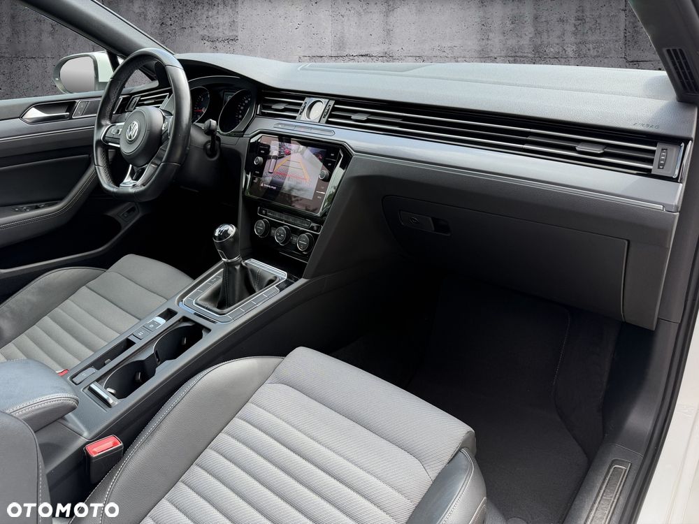 Volkswagen Passat - 13
