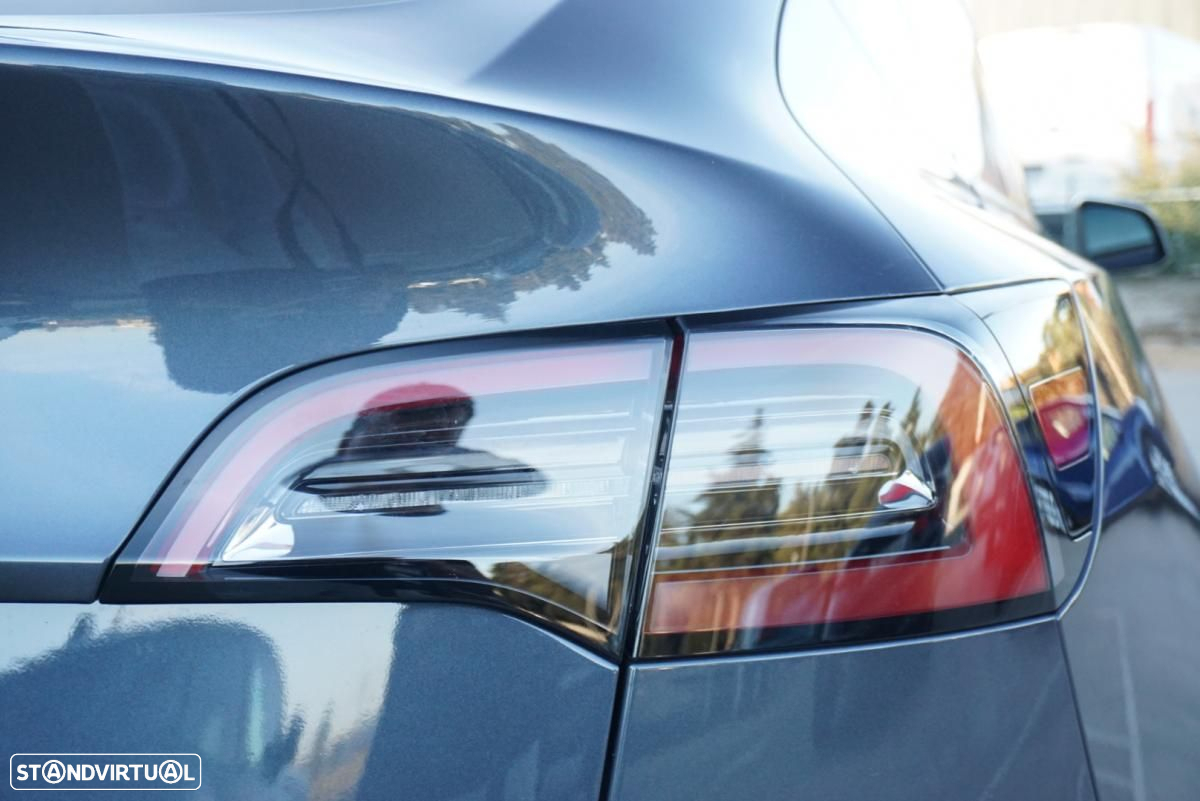 Tesla Model Y - 33