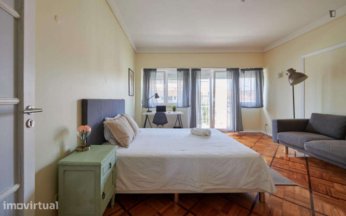 Quarto - localizado em São Sebastião Lisbon - Grande imagem: 2/35