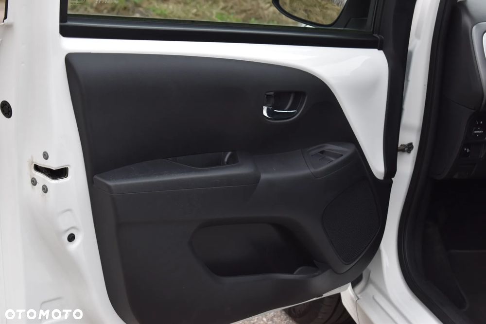 Toyota Aygo x.shift x-play connect - 8