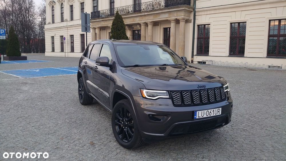 Jeep Grand Cherokee - 11