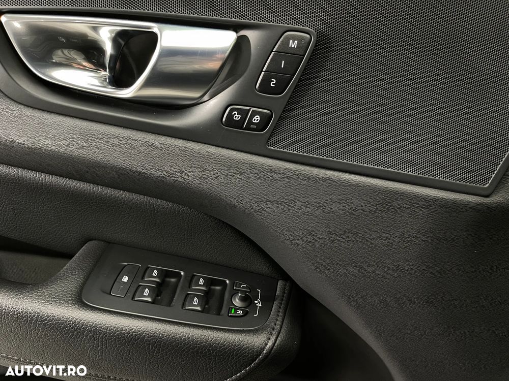 Volvo XC 60 Recharge T6 Twin Engine eAWD R-Design Expression - 25