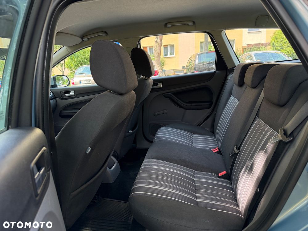 Ford Focus 1.6 Ambiente - 20