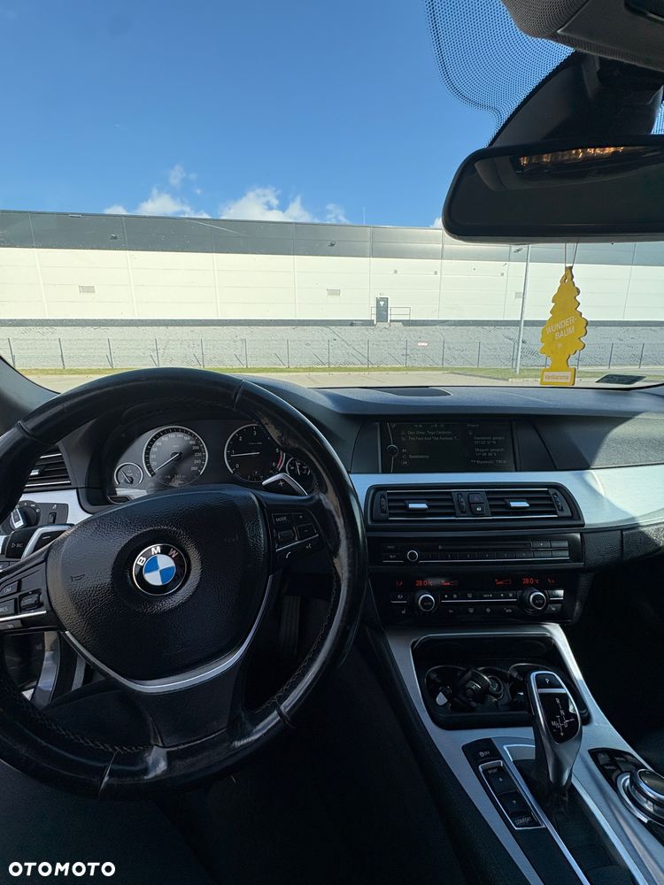 BMW Seria 5 525d xDrive - 8