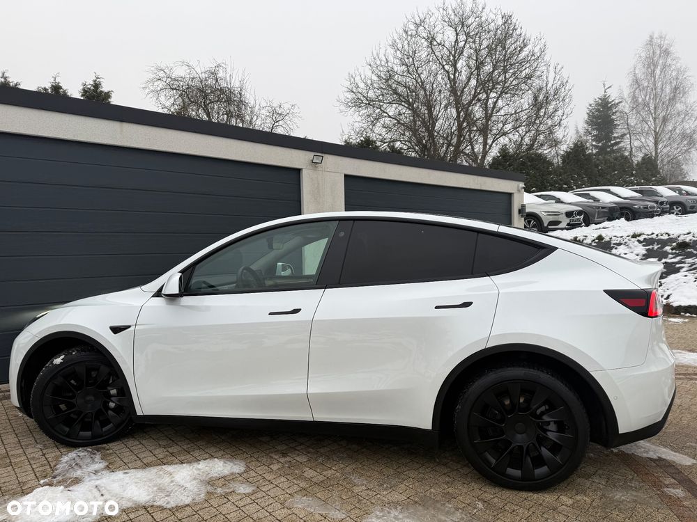 Tesla Y - 22