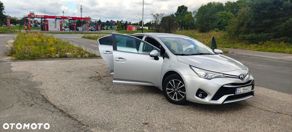 Toyota Avensis 1.8 Premium - 11