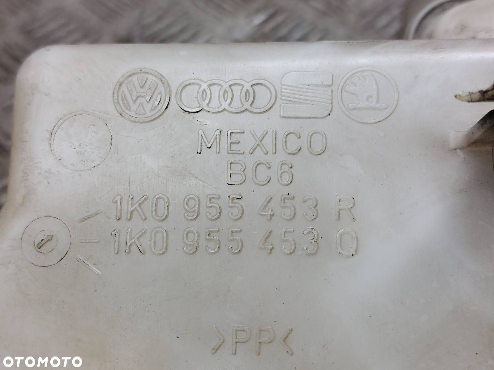 ZBIORNICZEK PŁYNU SPRYSKIWACZY JETTA V 1K0955453R - 3