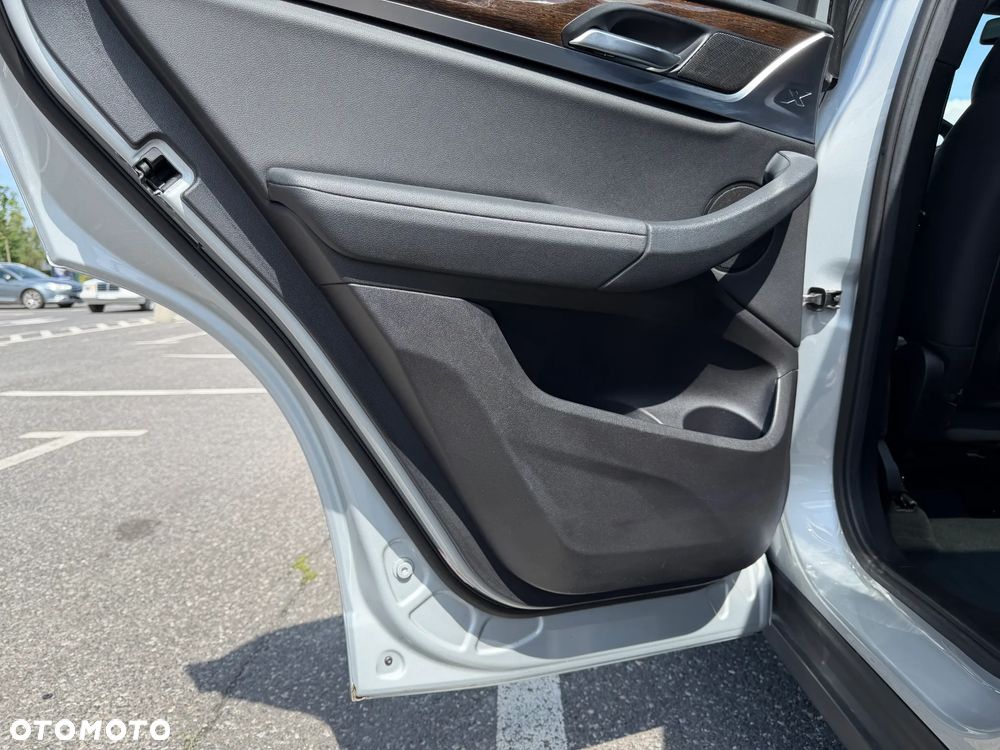 BMW X3 - 32