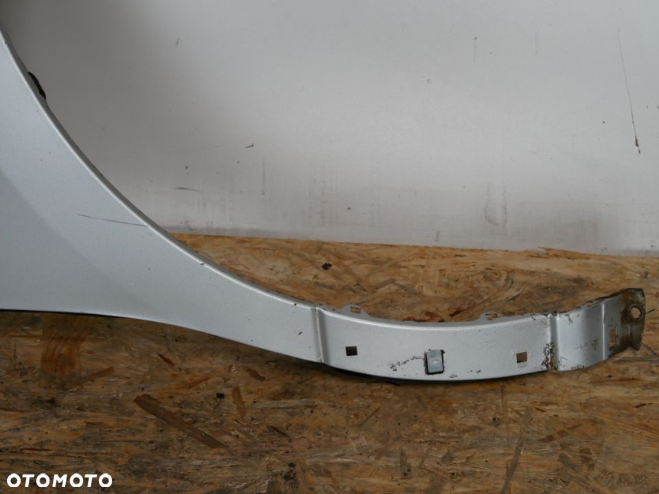 BŁOTNIK PRZEDNI PRAWY HYUNDAI H1 I800 07-15  MCL - 4