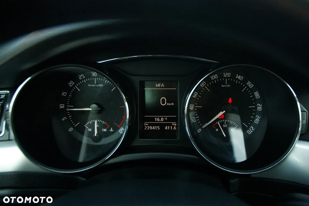 Skoda Superb 2.0 TDI PD Elegance - 22