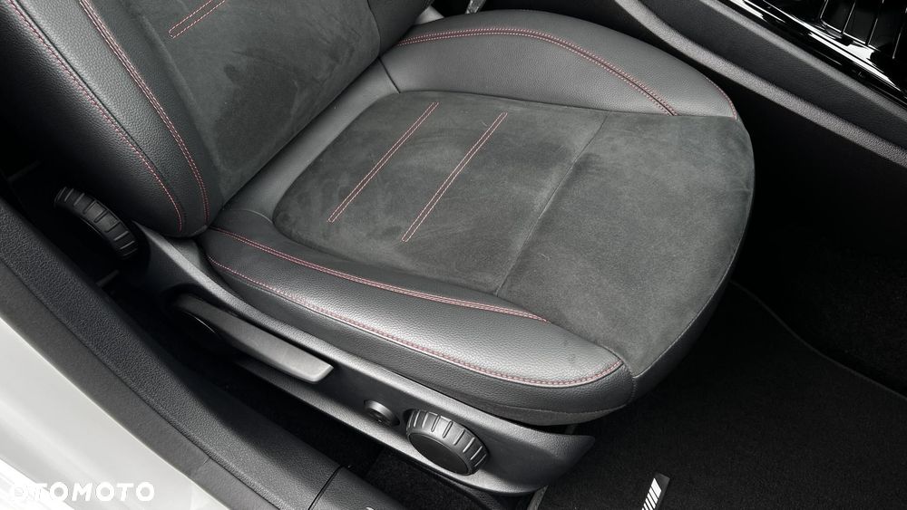 Mercedes-Benz Klasa A 220 4-Matic AMG Line 8G-DCT - 24