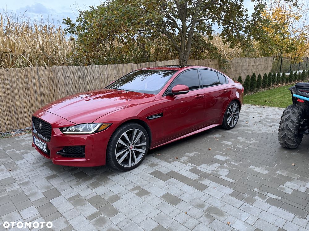 Jaguar XE - 1