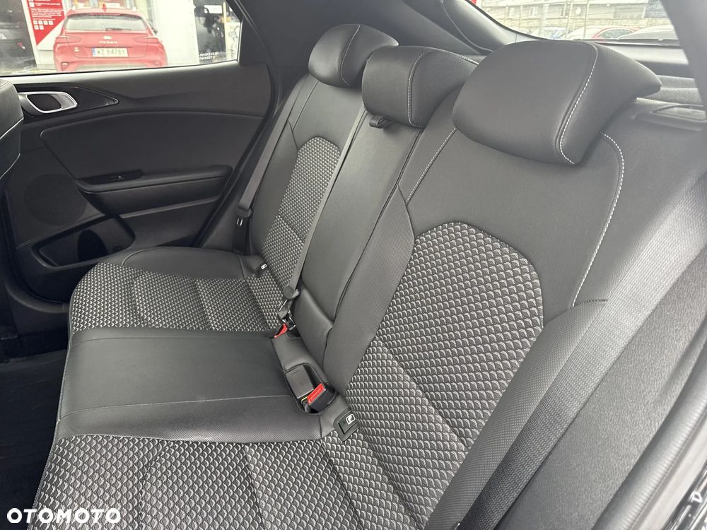 Kia XCeed 1.5 T-GDI Business Line DCT - 17