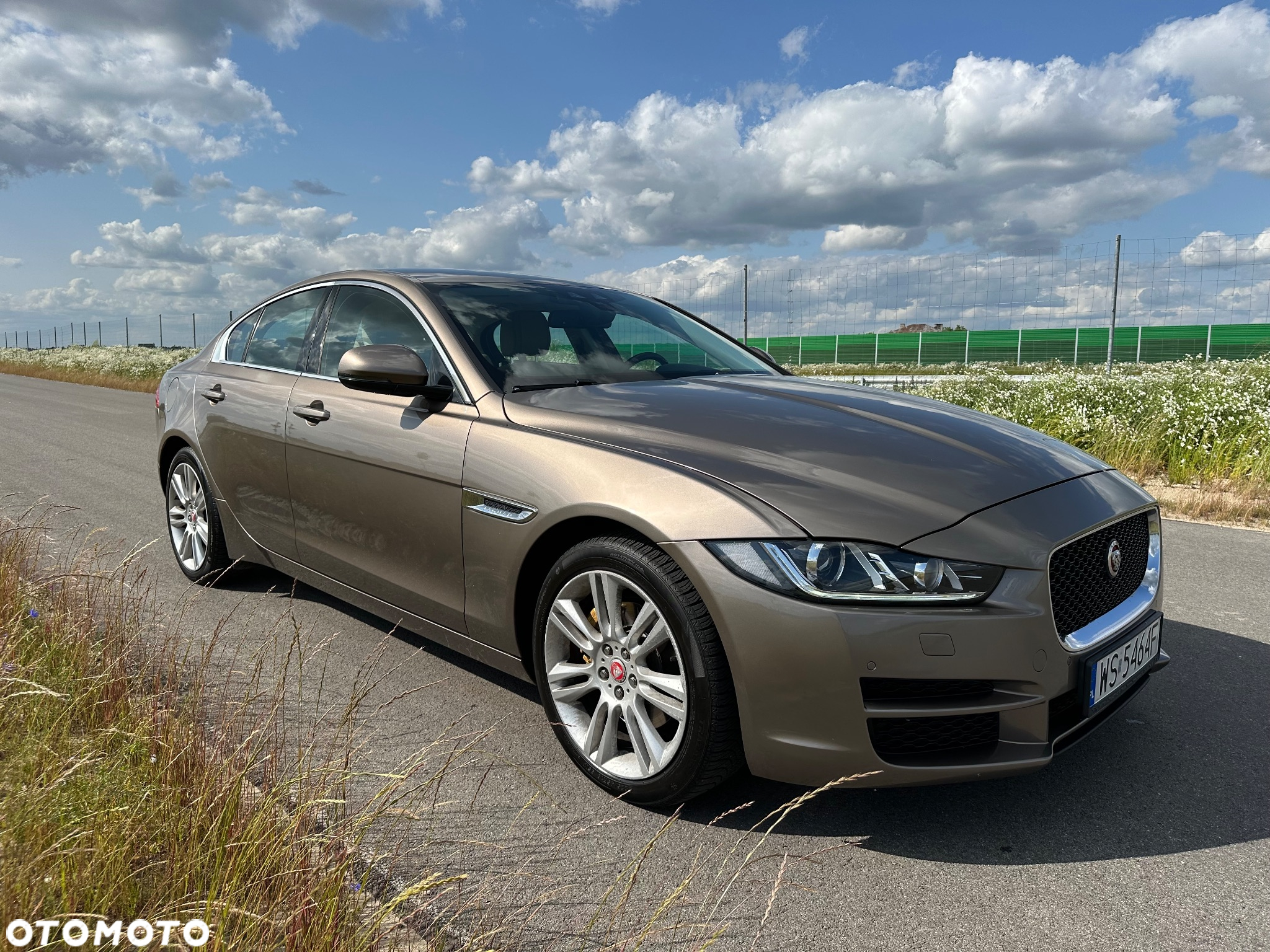 Jaguar XE 2.0 D Prestige - 4