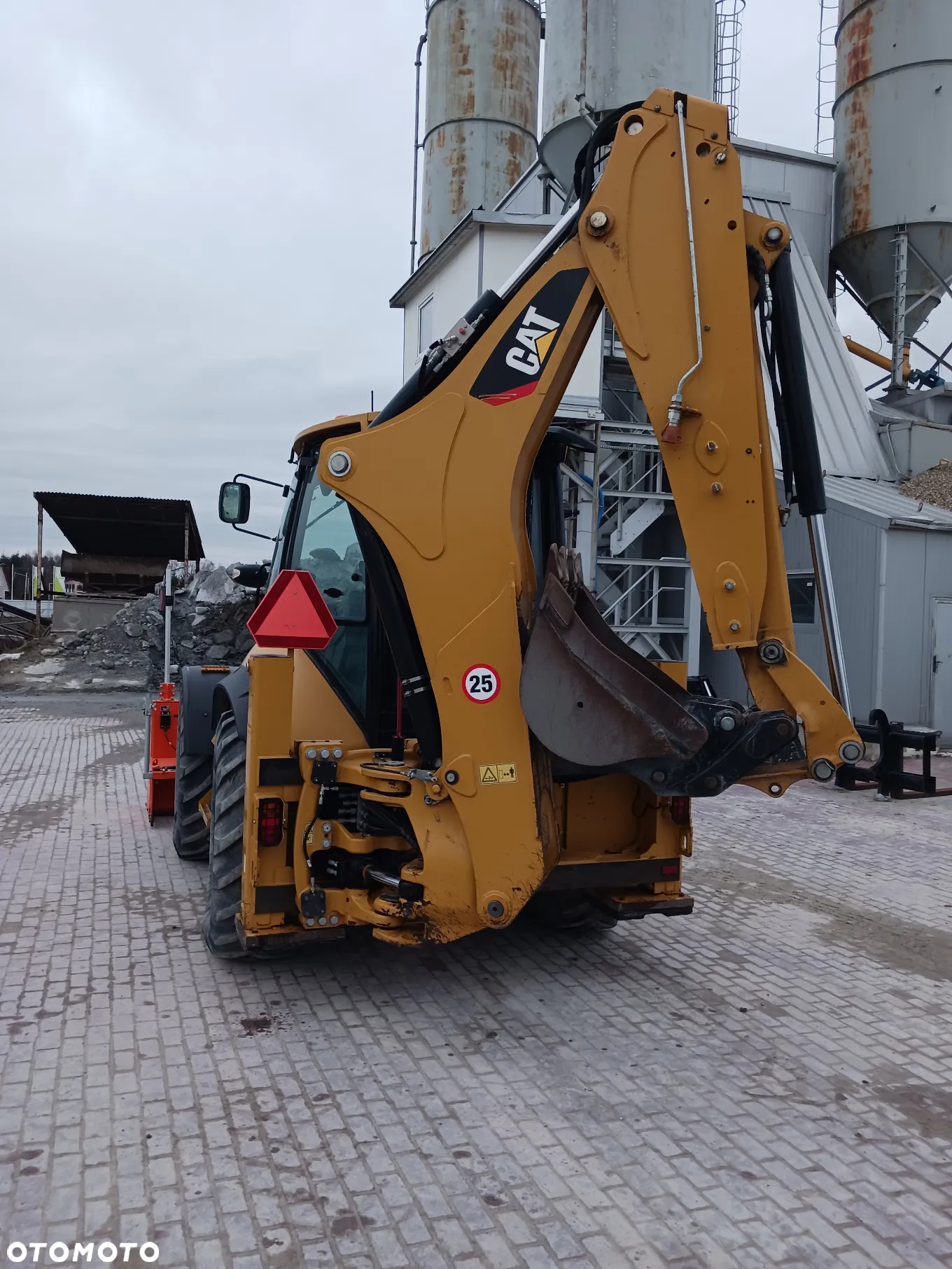 Caterpillar 444F - 4