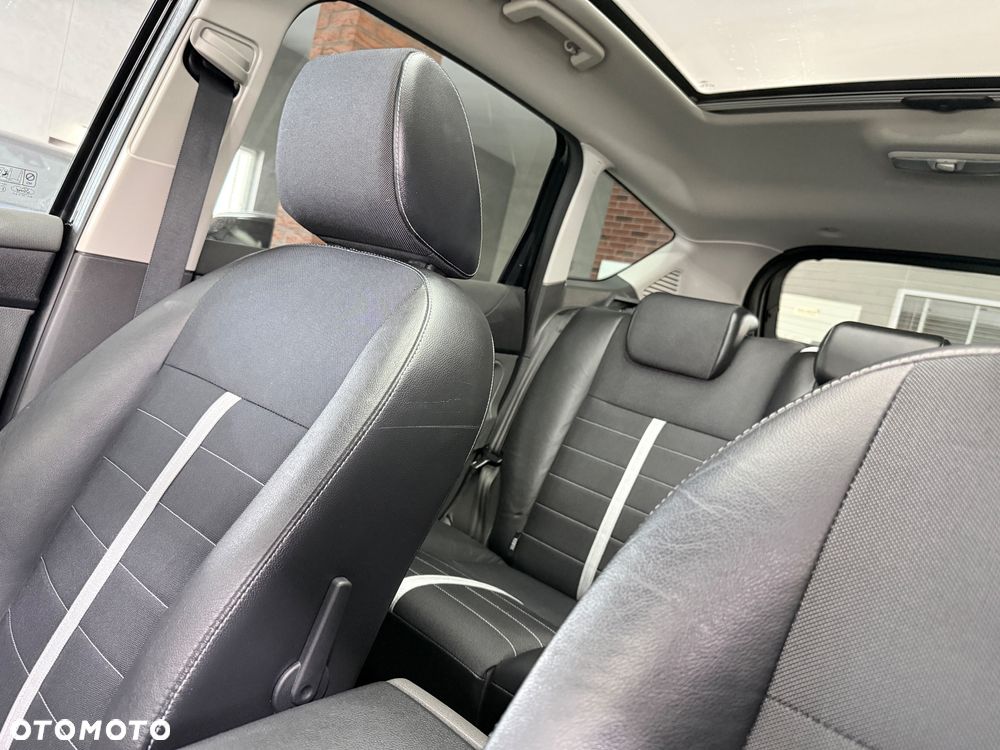 Ford Kuga 2.0 TDCi 2x4 Titanium - 23