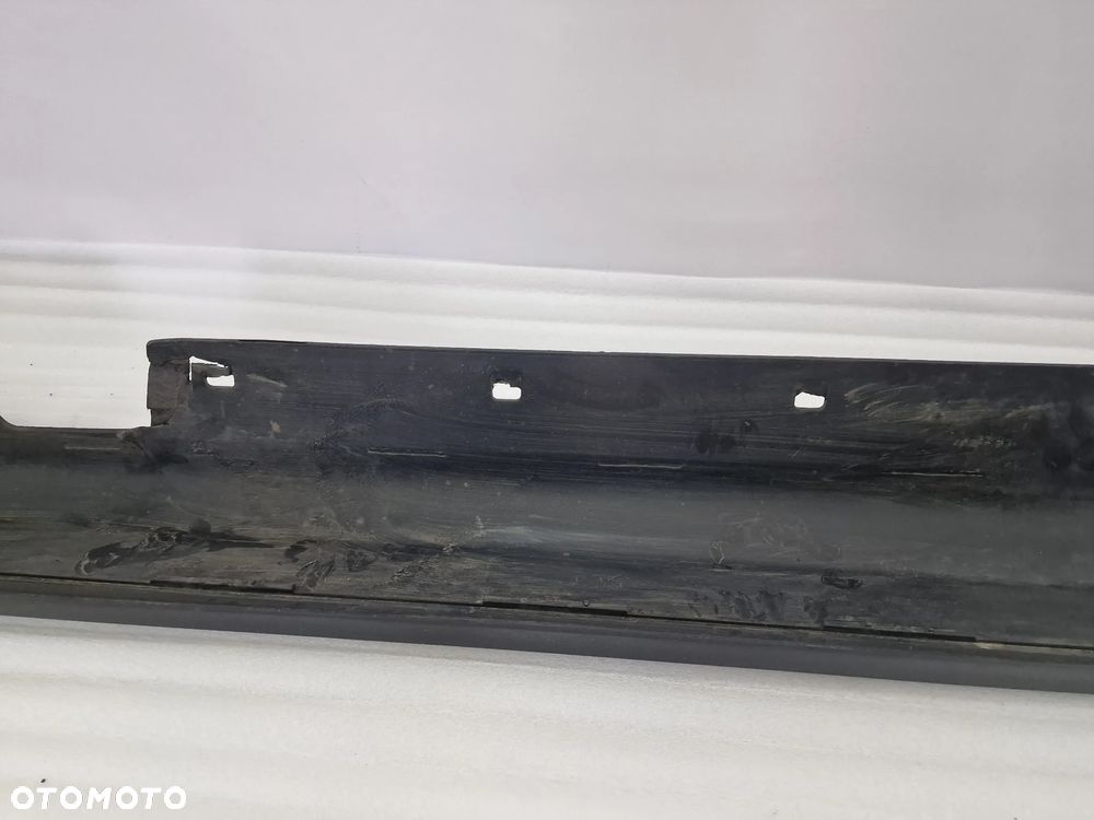 BMW E90 / E91 04- LEWA LISTWA PROGOWA / NAKŁADKA PROGU , NR 51777062297 , NR AUKCJI PR312 - 13