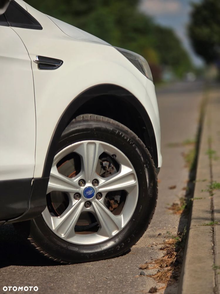 Ford Kuga 2.0 TDCi 2x4 Titanium - 38