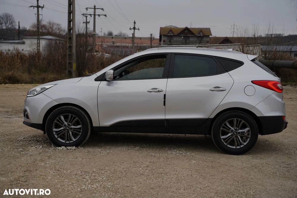 Hyundai ix35 2.0 CRDI 4WD Fifa World Cup Gold Edition - 6