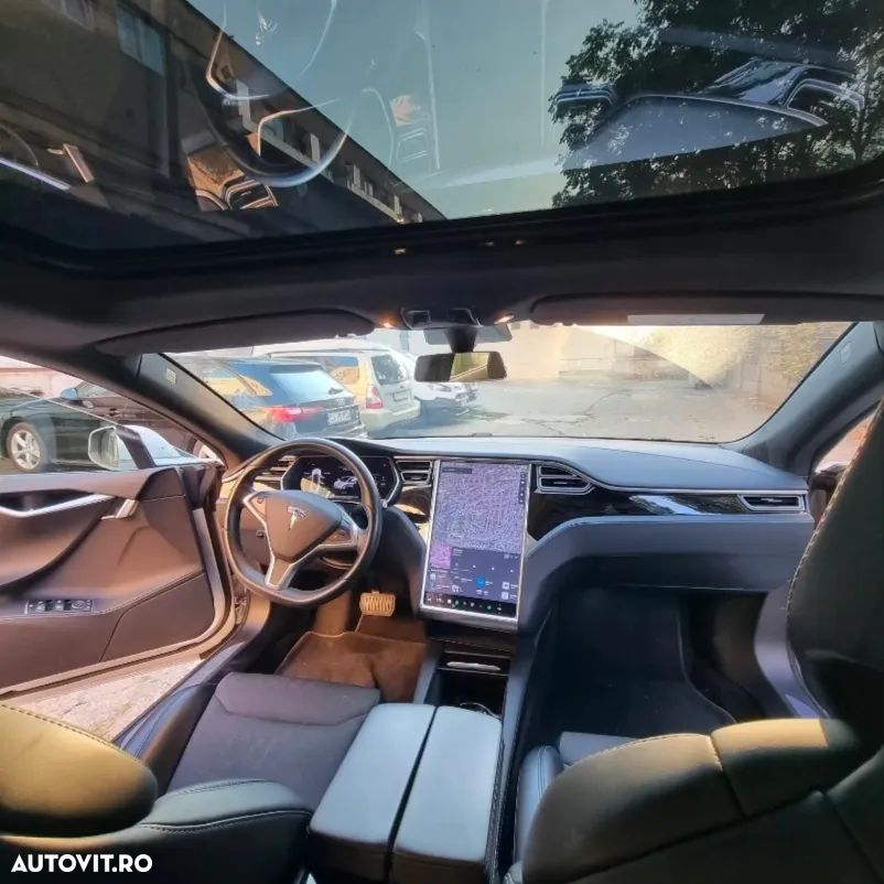 Tesla Model S - 6