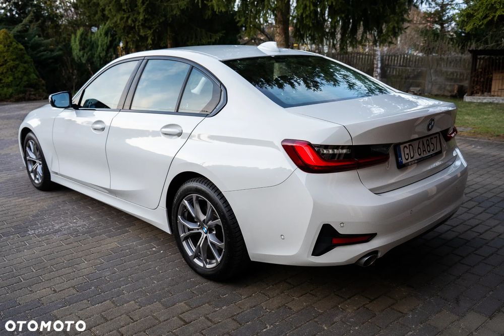 BMW Seria 3 318d MHEV Sport Line - 16