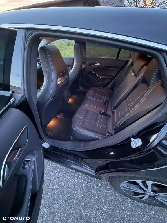 Mercedes-Benz CLA - 12