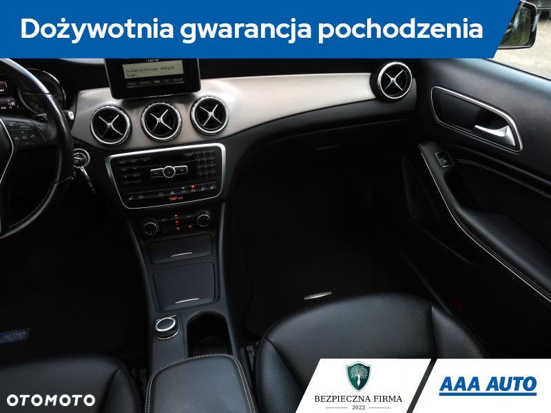 Mercedes-Benz GLA - 9