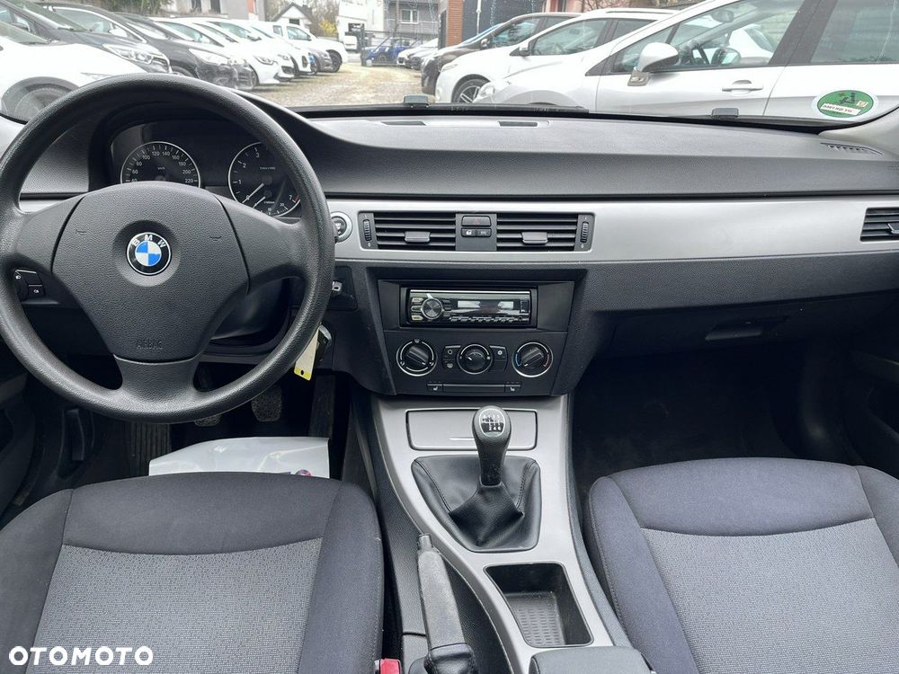 BMW Seria 3 318i - 27