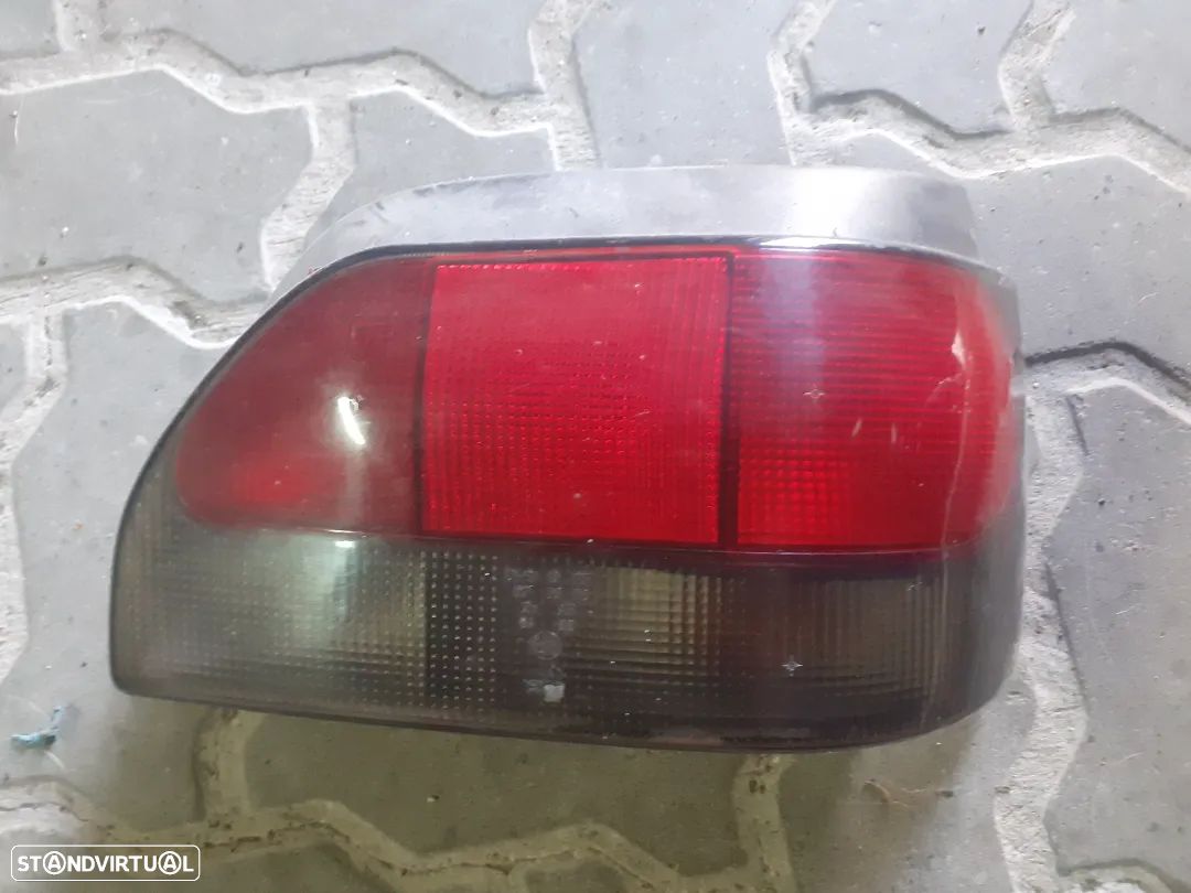 Farol tras lado passageiro renault clio - 1