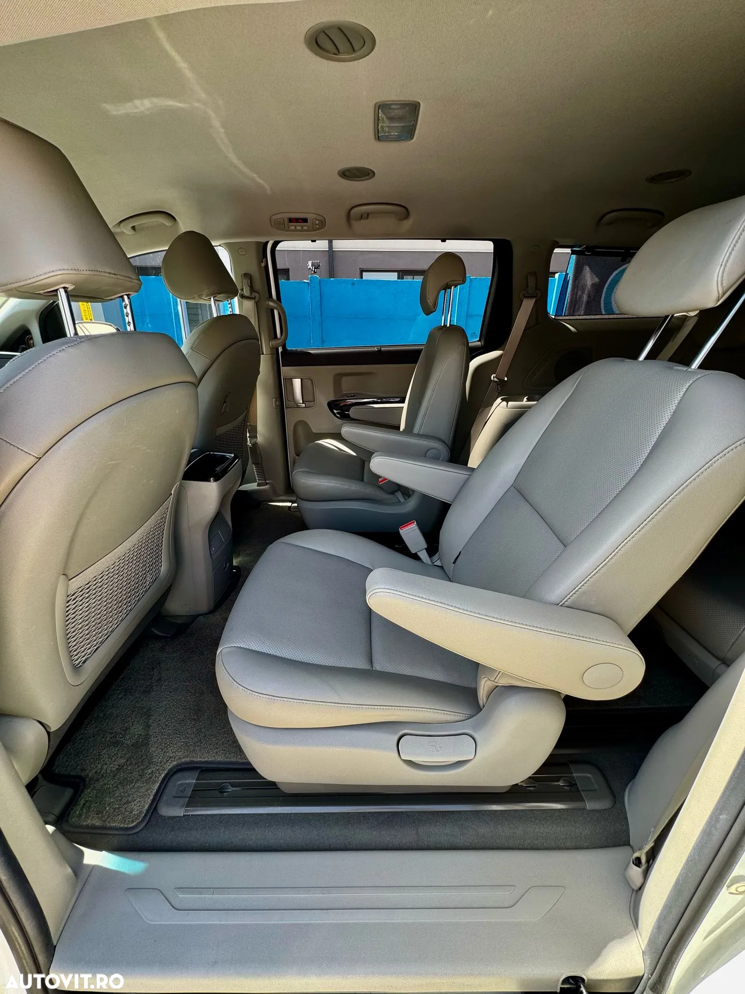 Kia Carnival - 6