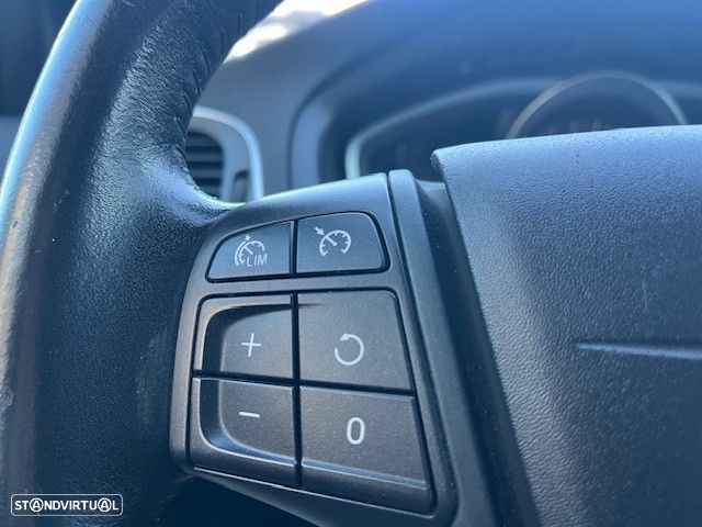 Volvo V40 2.0 D3 Momentum - 8