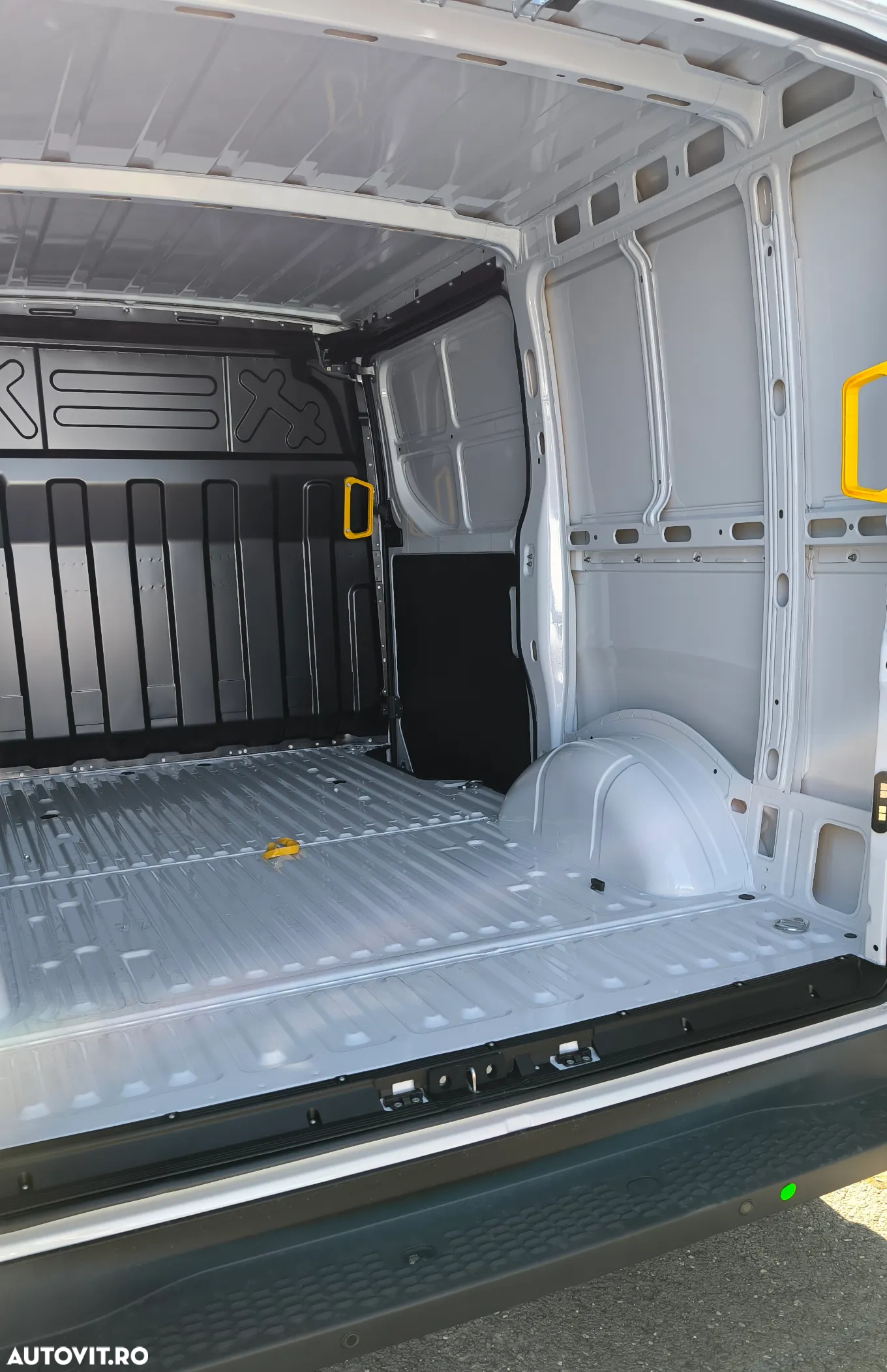 Iveco Iveco Daily - furgon 35S12V - 7mc - 9