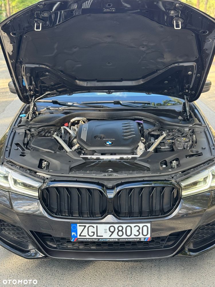 BMW Seria 5 530d xDrive Touring M Sport Edition - 19
