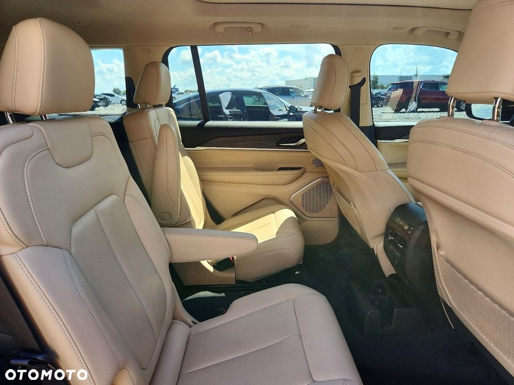 Jeep Grand Cherokee - 11